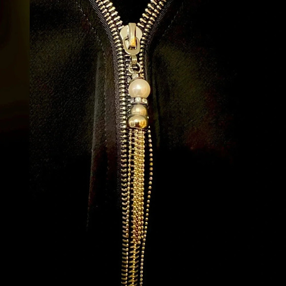 Colori black top with mesh, size large (L) features a cute gem zipper - Picture 6 of 8